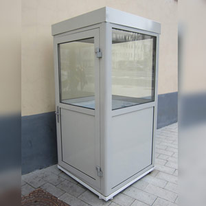Будка охраны с плоской крышей белая
